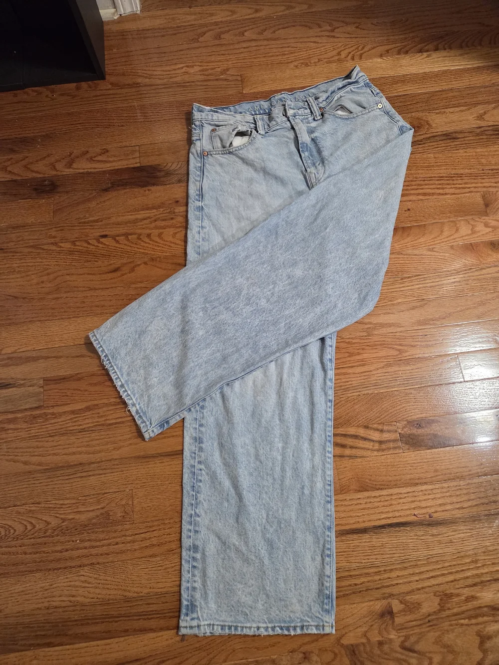 American Eagle Outfitters Light Wash Baggy Jeans